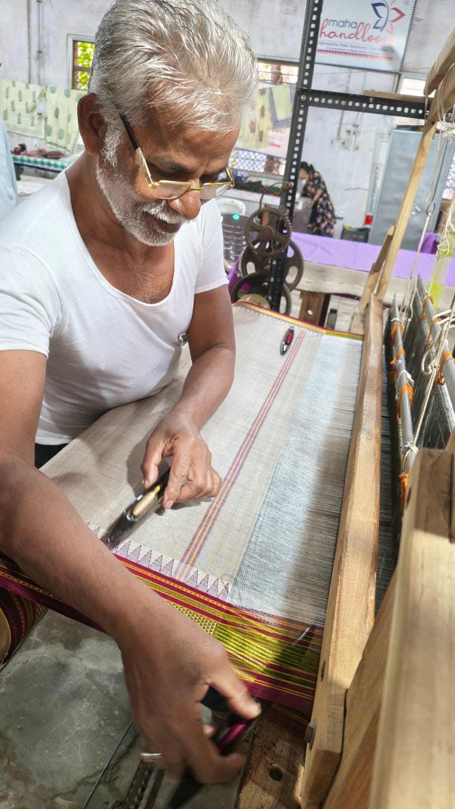 The weaver's hands take over